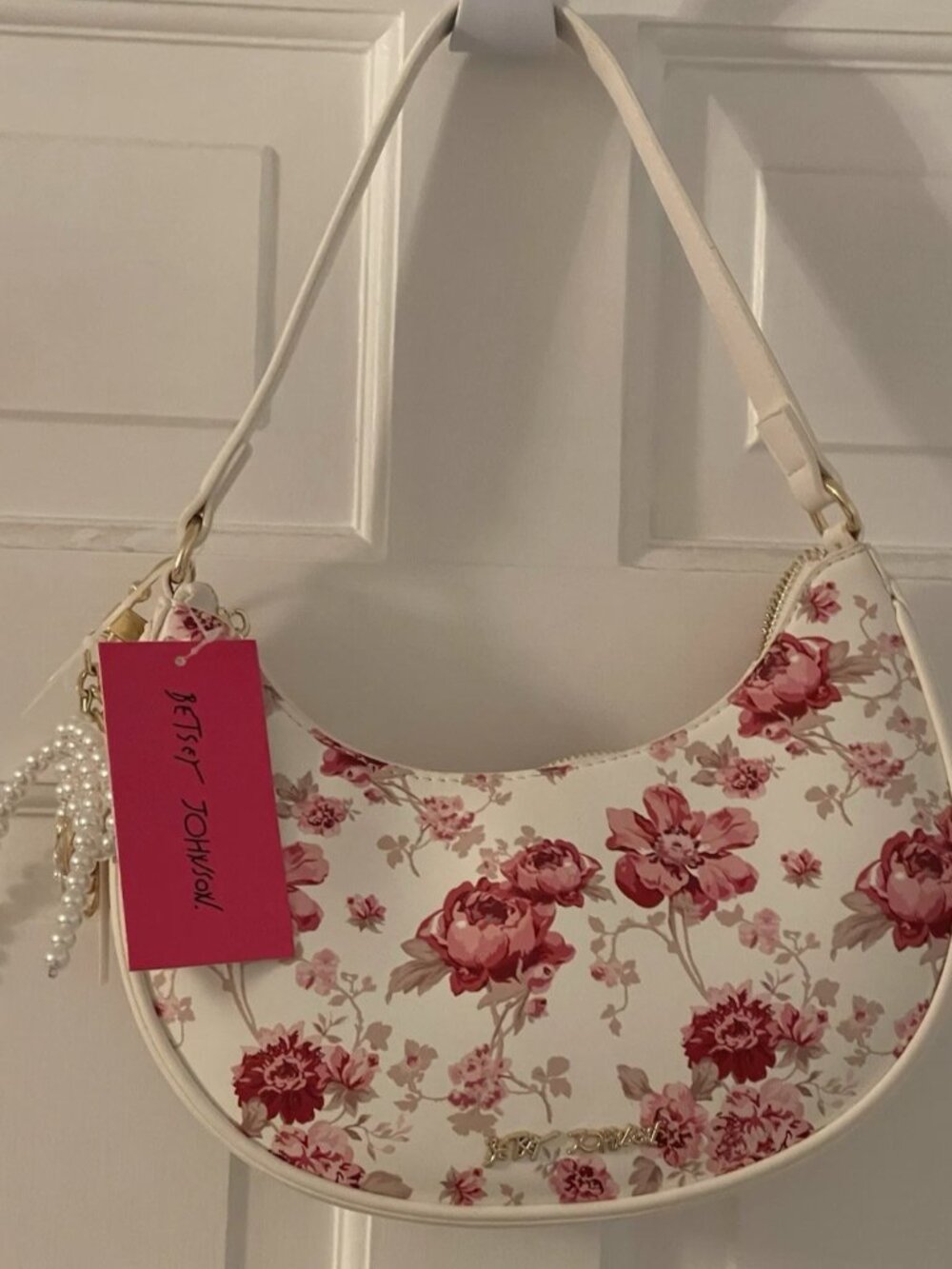 NWT $98  Betsey Johnson XONORTHY WHITE with flowers handbag